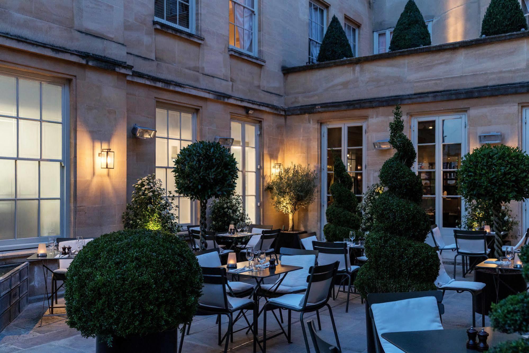 Old Bank Hotel Oxford Exterior foto The courtyard at The Ivy, Bath