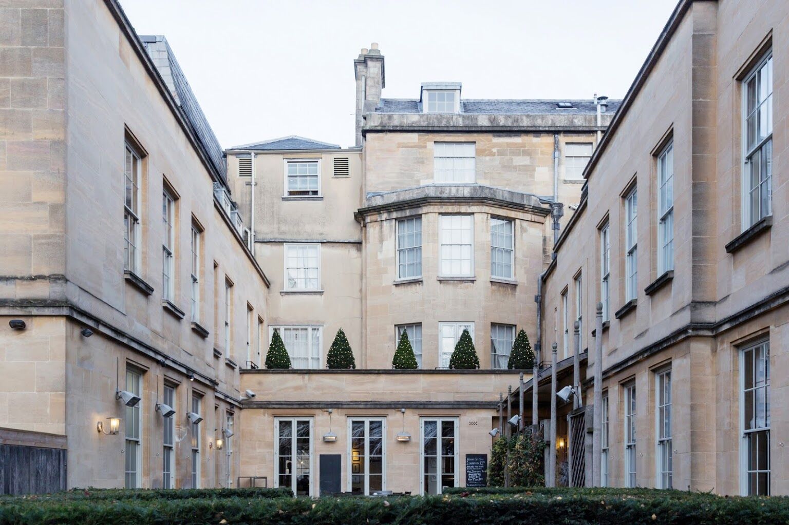 Old Bank Hotel Oxford Exterior foto The courtyard of the Royal Society